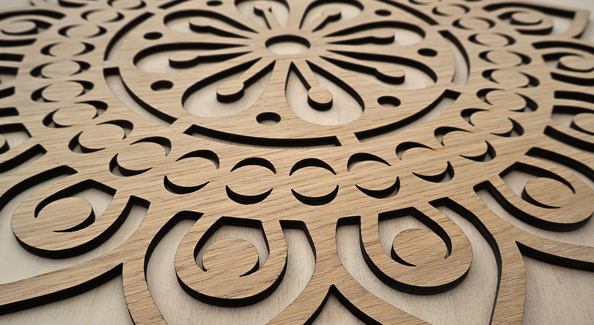 Mandala en bois personnalisable unique en chêne, panneau mural en bois pour chambre à coucher