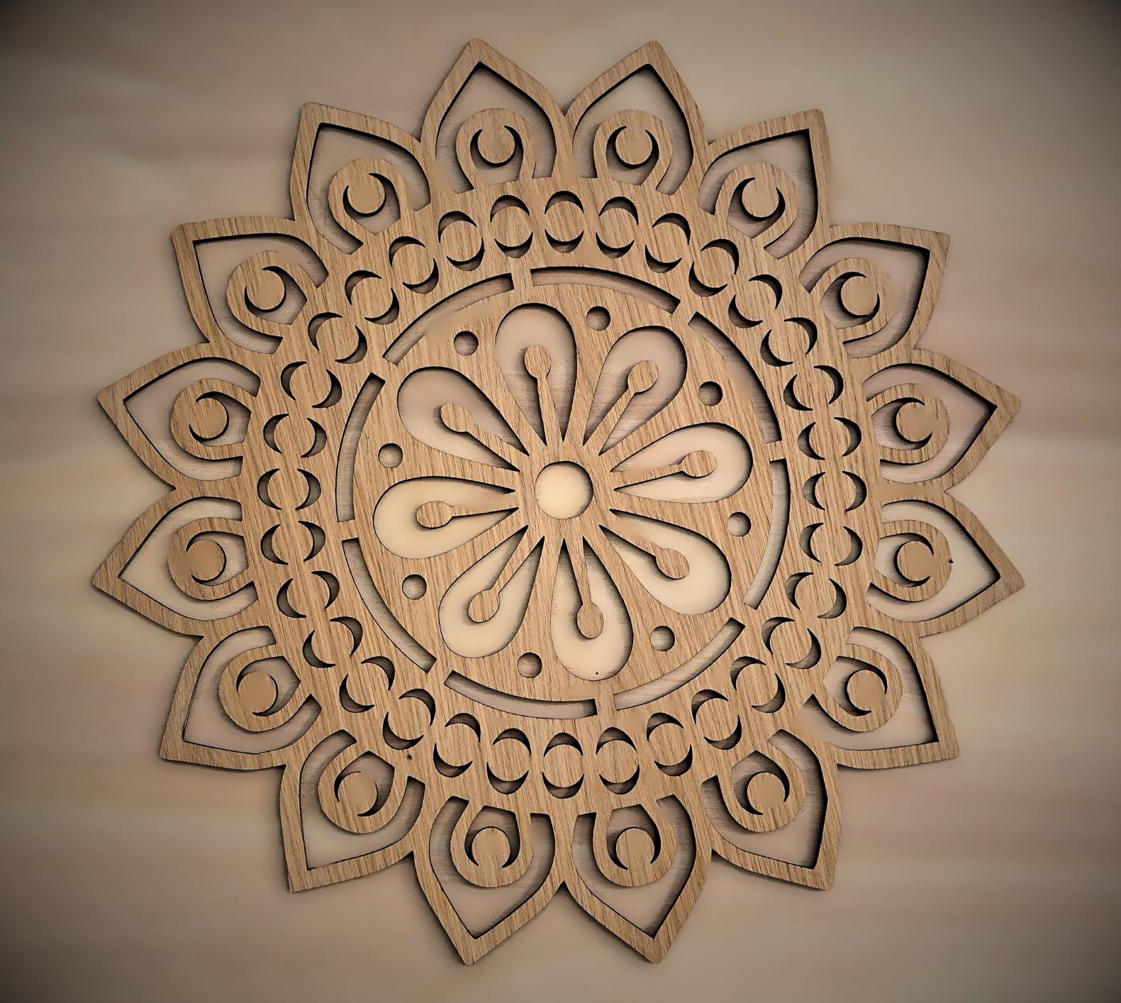 Mandala en bois personnalisable unique en chêne, panneau mural en bois pour chambre à coucher