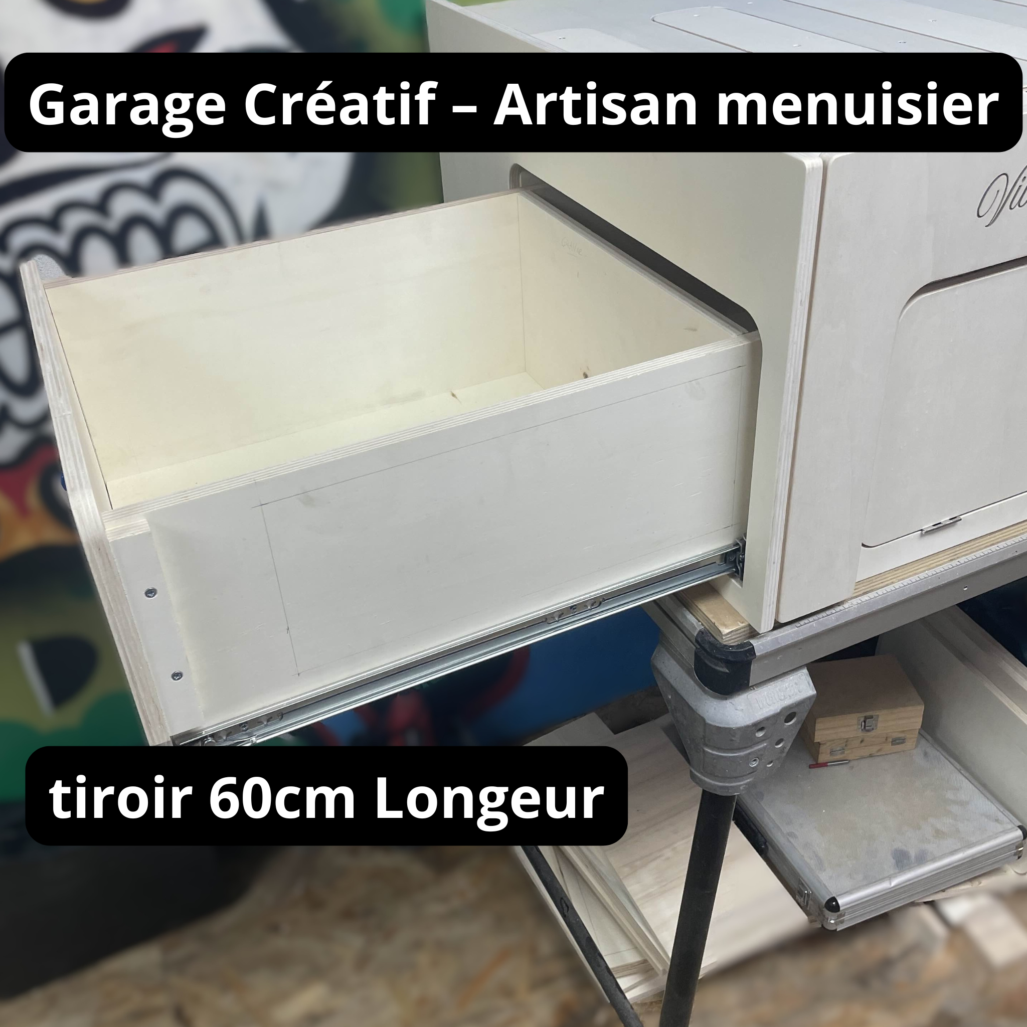 "Lit peigne installé dans van compact avec matelas"