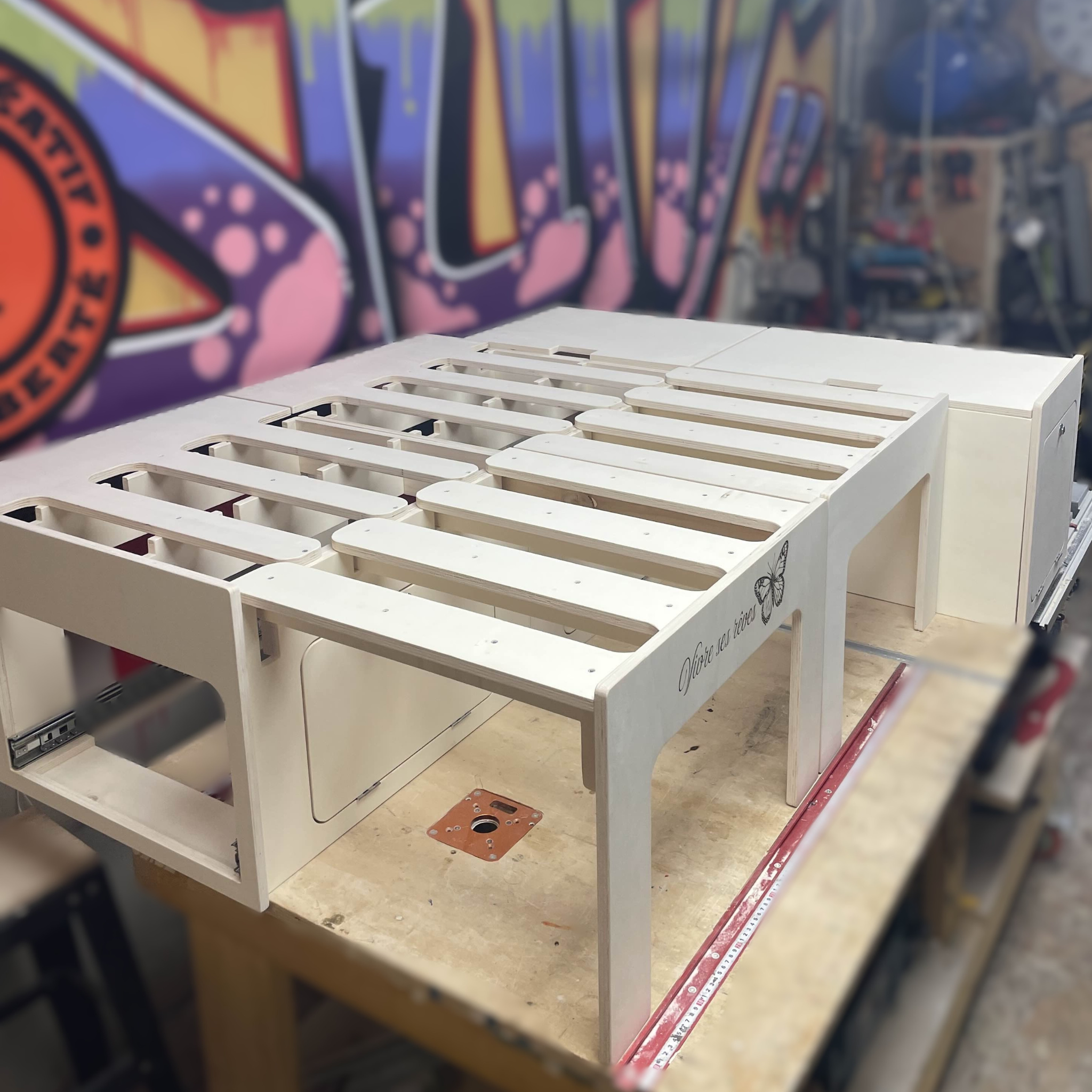 "Caissons de rangement en peuplier pour aménagement van"