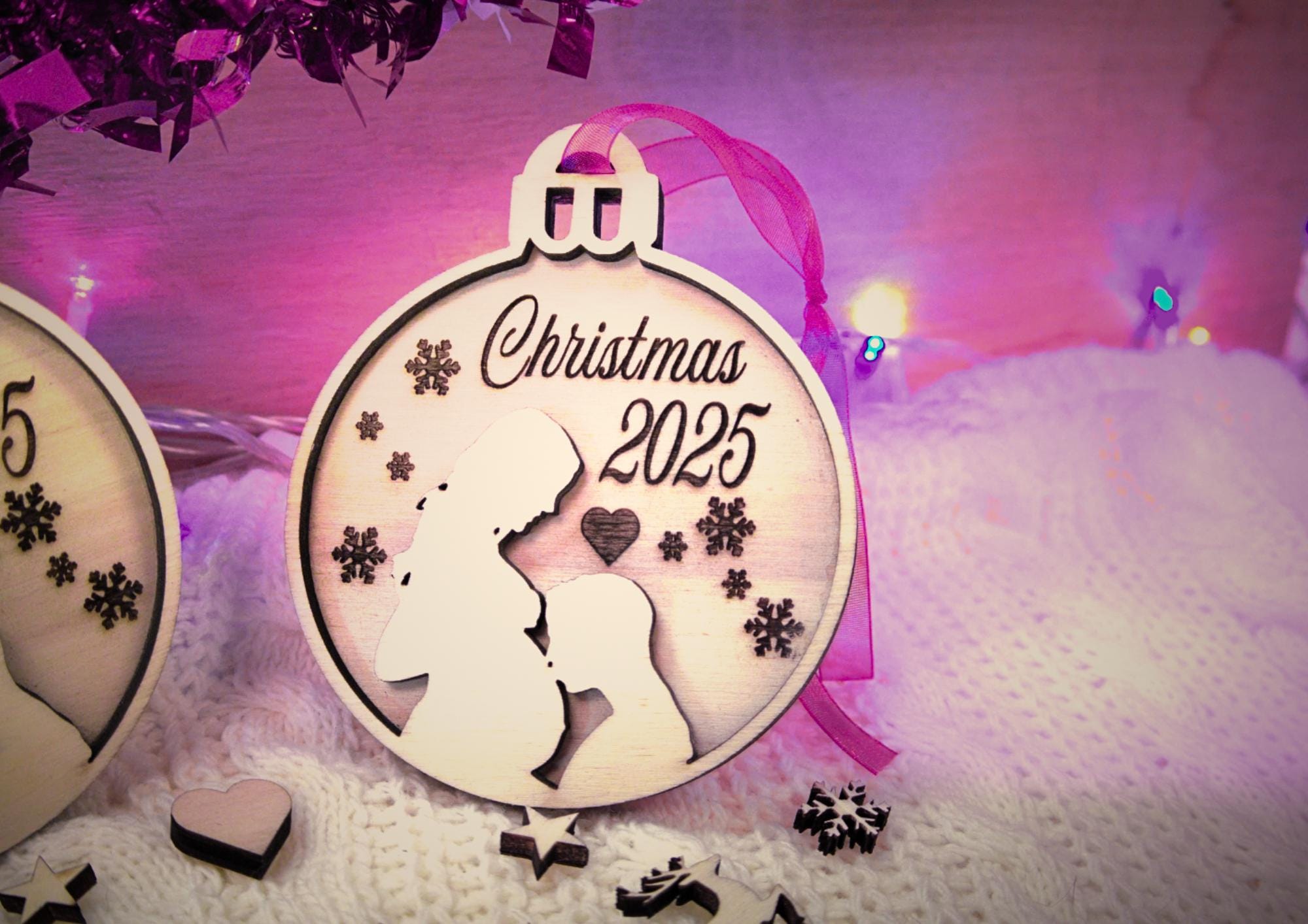 Boule de Noël personnalisée femme enceinte, Ornement bois, Décoration sapin Noël.