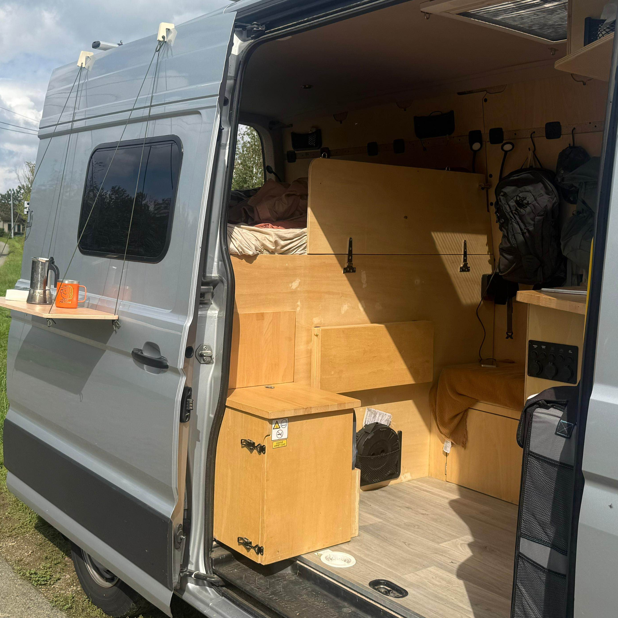 Aménagement bois sur mesure – Vans & fourgons