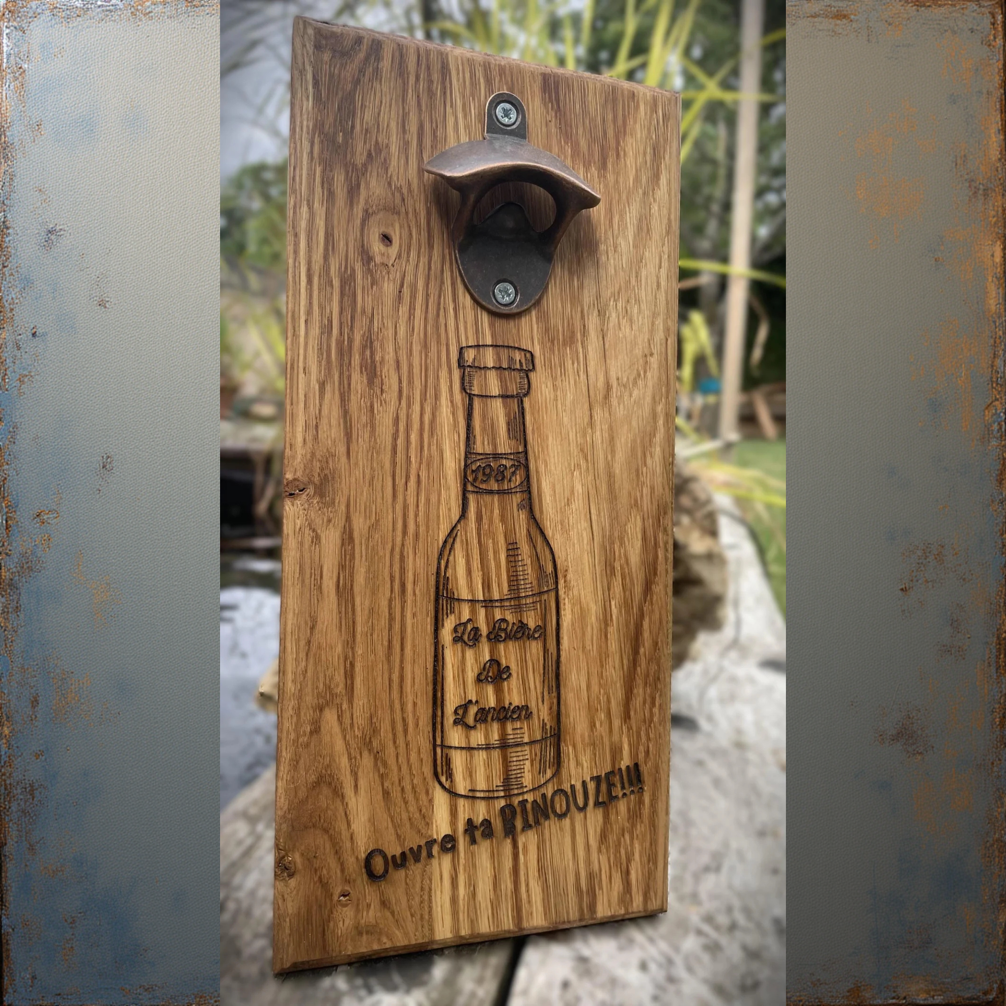 Décapsuleur mural personnalisé en chêne massif