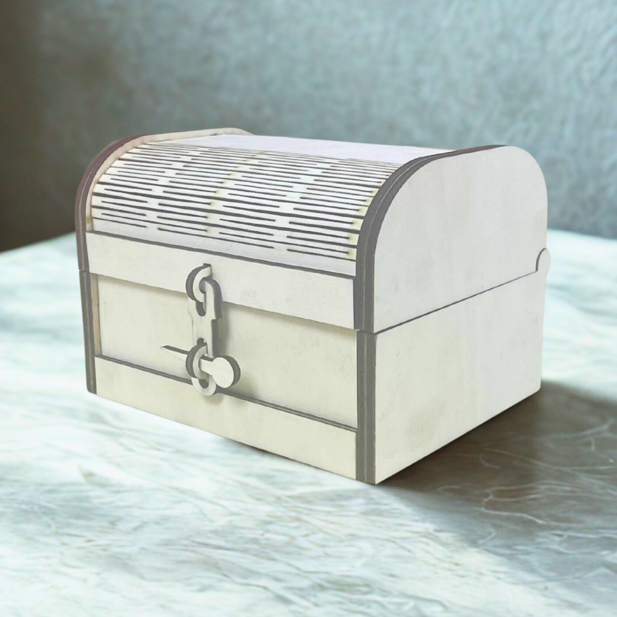 Mini Coffre au Trésor Artisanal – Finition Courbée et Fermoir en Bois