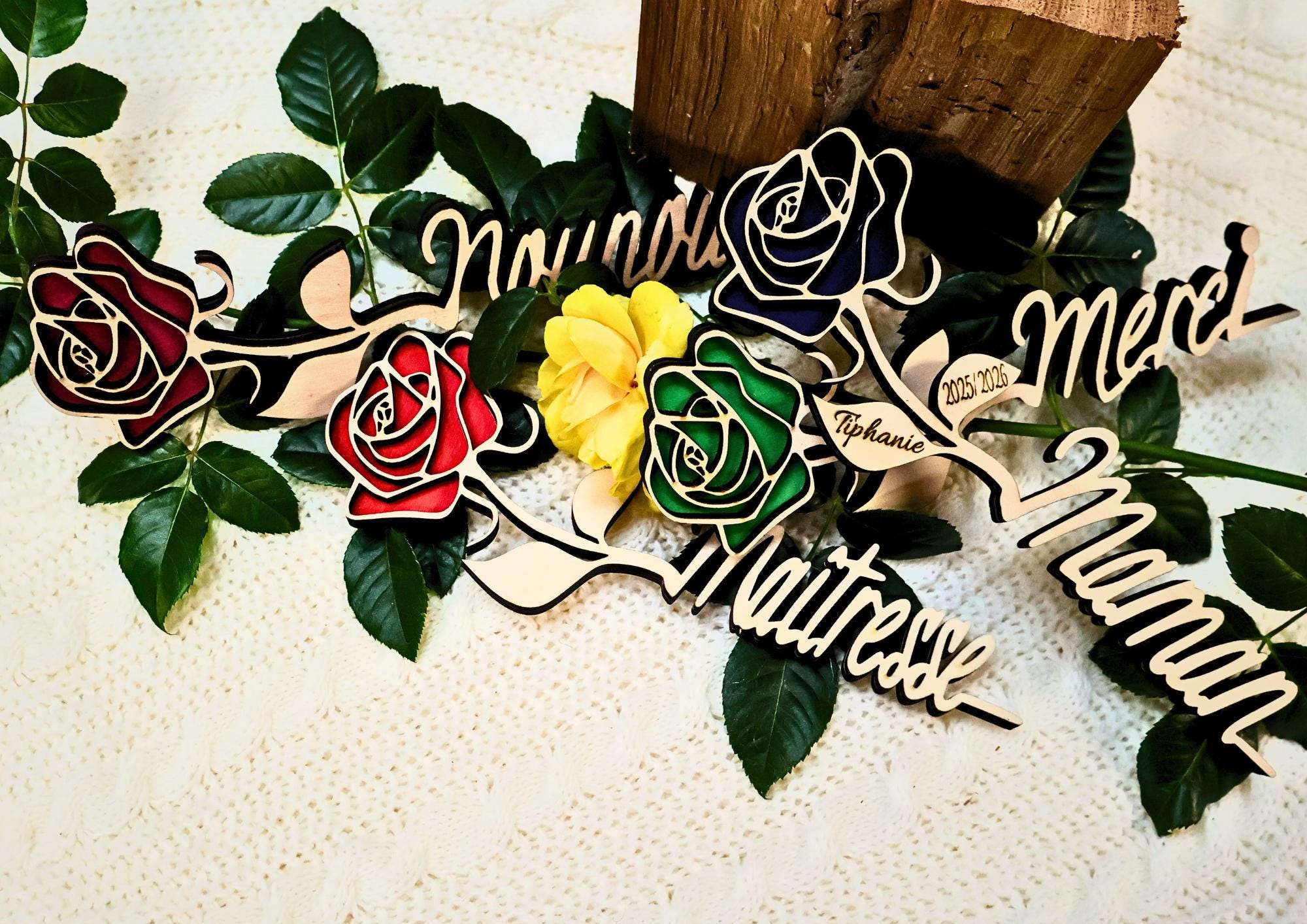 Rose en bois personnalisée avec prénom, Cadeau unique pour Maman, Maîtresse, Nounou...
