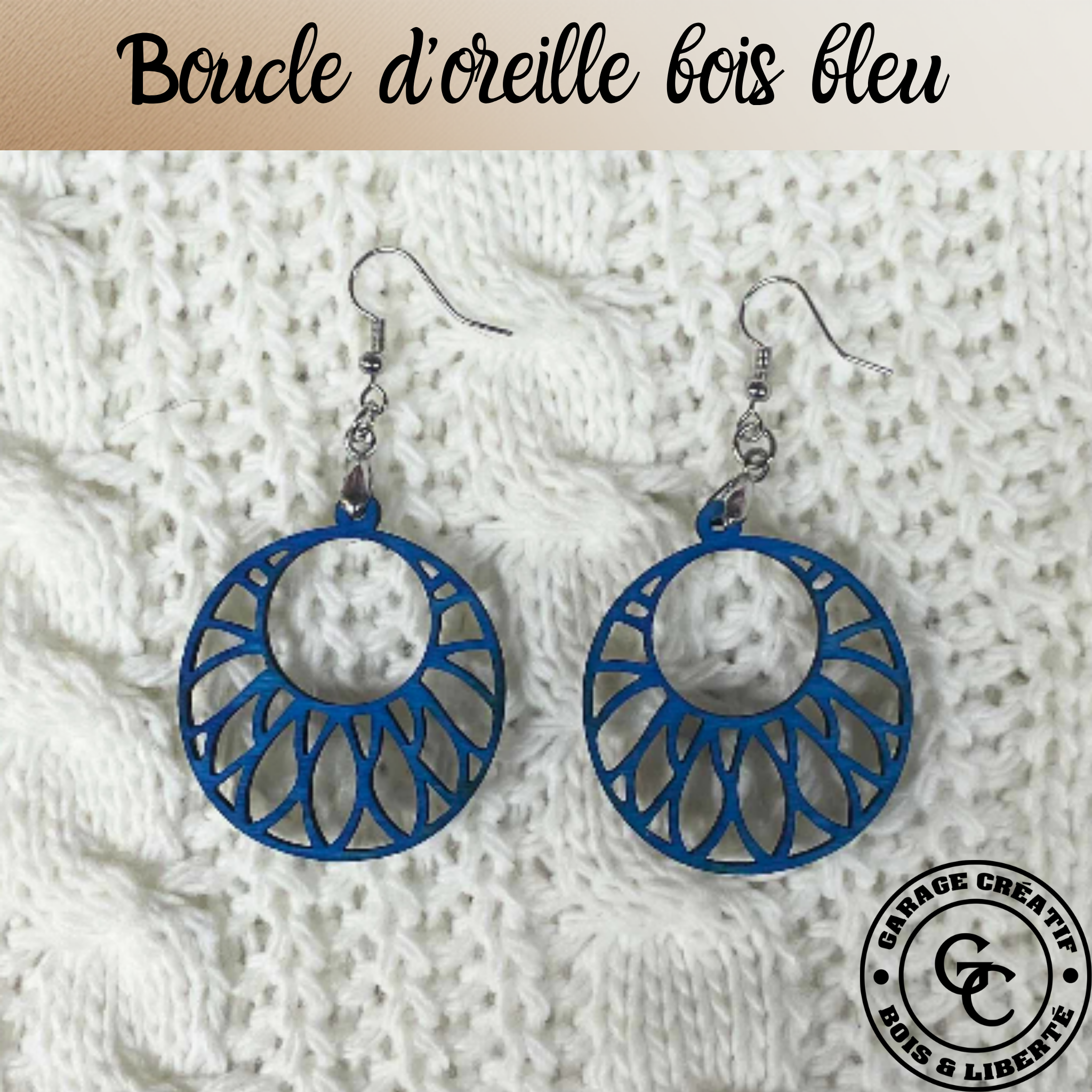 Boucle d'oreille pendentif pendante en bois. fabrication artisanale