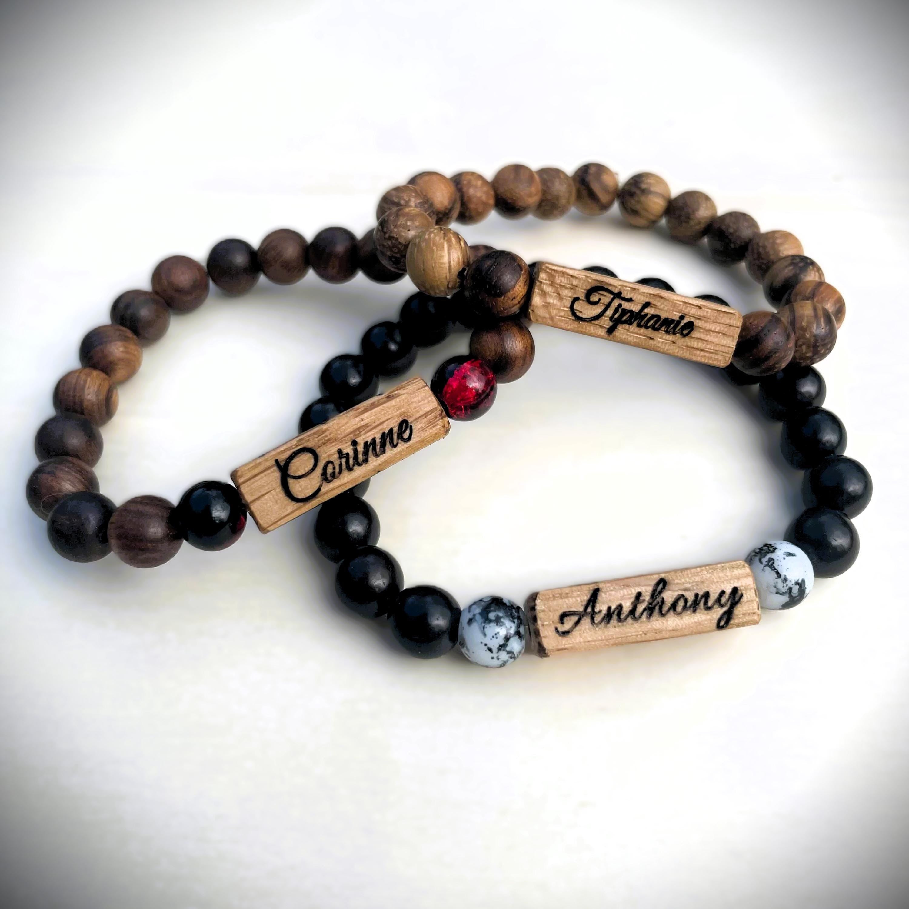 Bracelet en bois de chêne porté - bijou naturel et élégant fait main