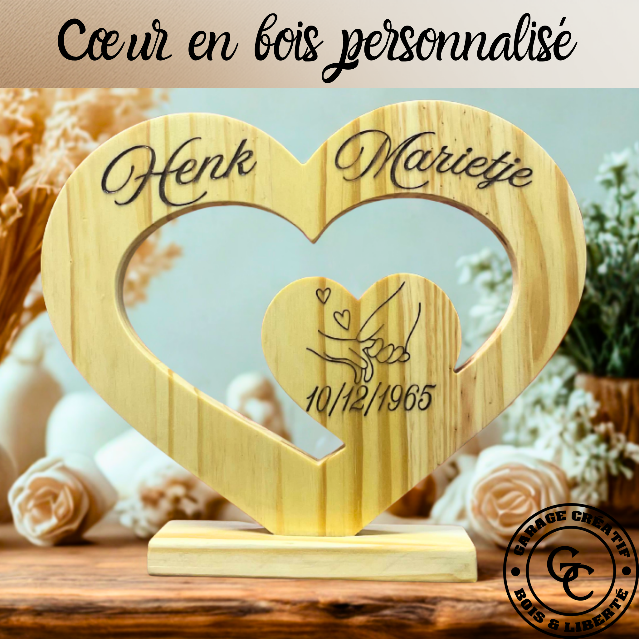 Détail gravure personnalisée sur cœur en bois artisanal
