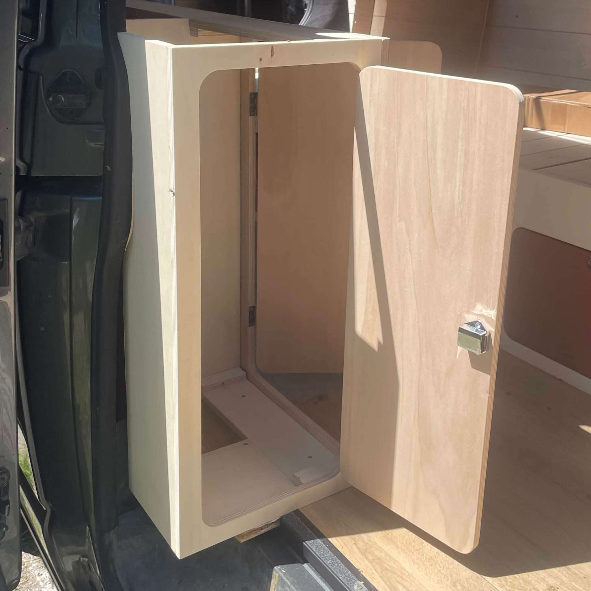 Meuble Latéral Grand Format Van-Life — 7 Portes & 1 Tiroir