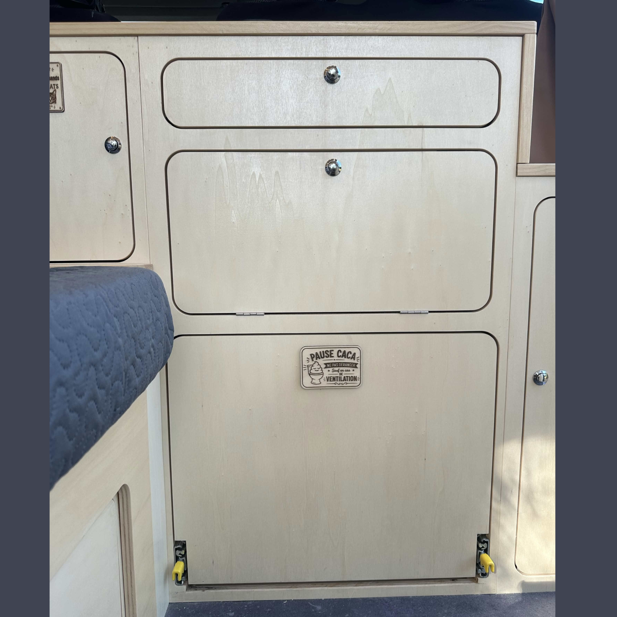 Meuble WC sur mesure – Peuplier 15 mm – Tiroir glissière charge lourde