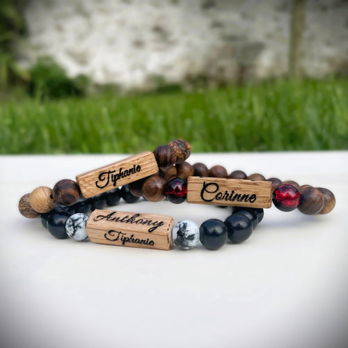 Détail des perles en bois de chêne du bracelet personnalisé avec finition huile de tung