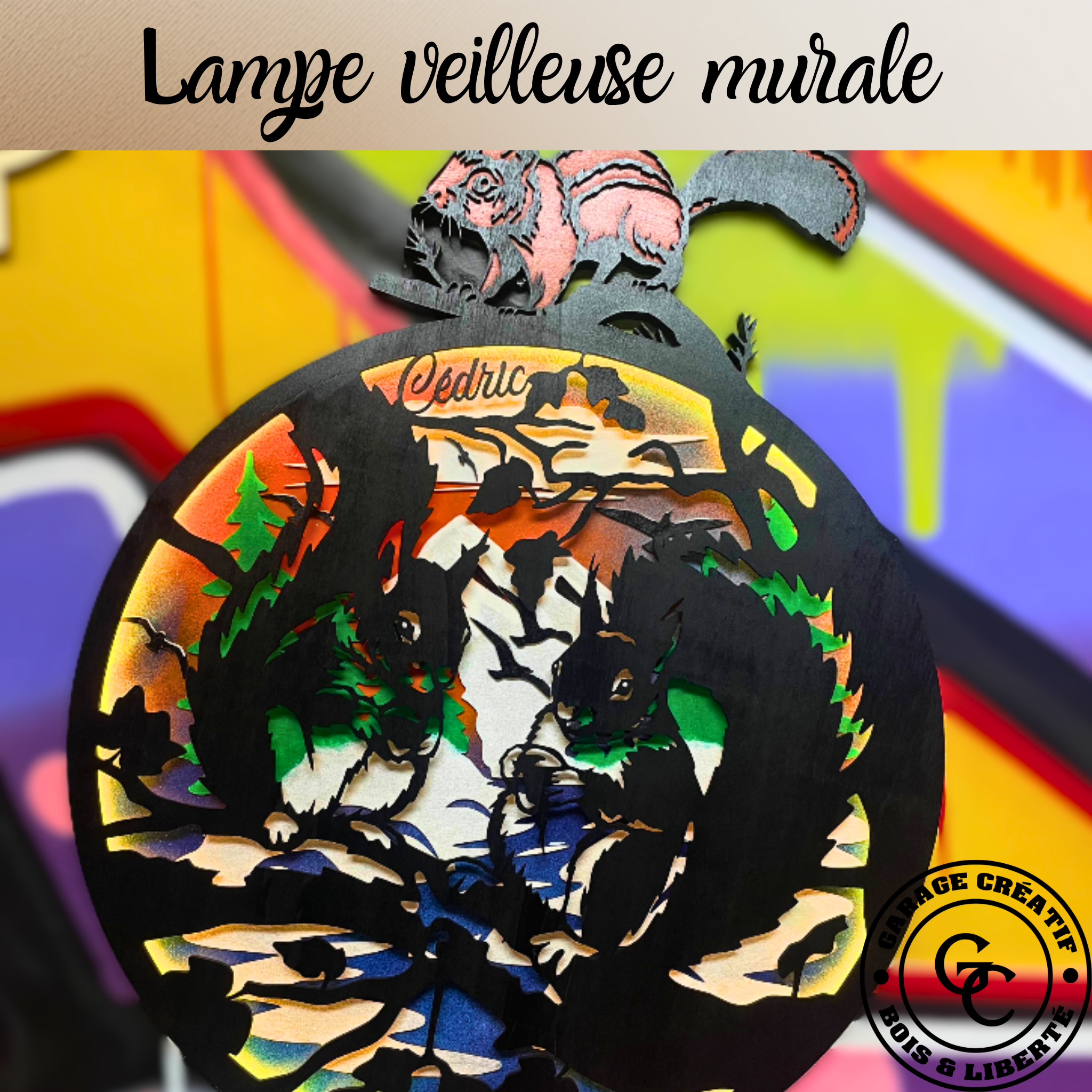 Lampe veilleuse murale en bois personnalisée avec motif écureuil et prénom d'enfant, décoration chambre nature
