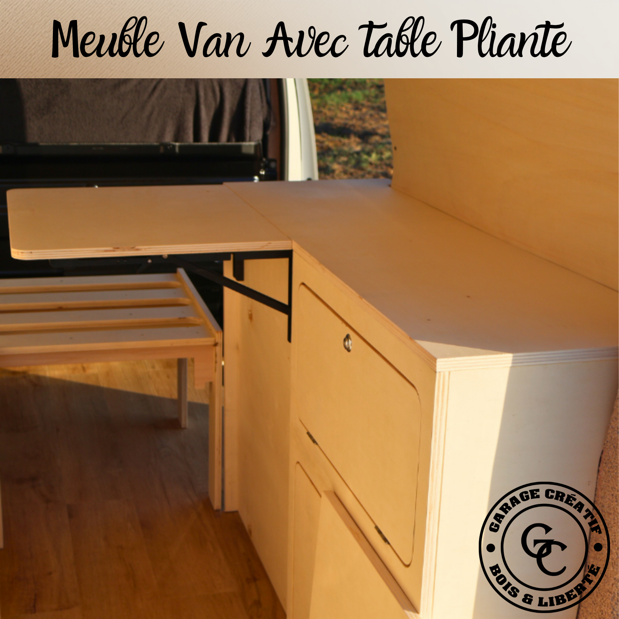 Meuble van avec table rabattable déployée, rangement optimisé pour fourgon aménagé