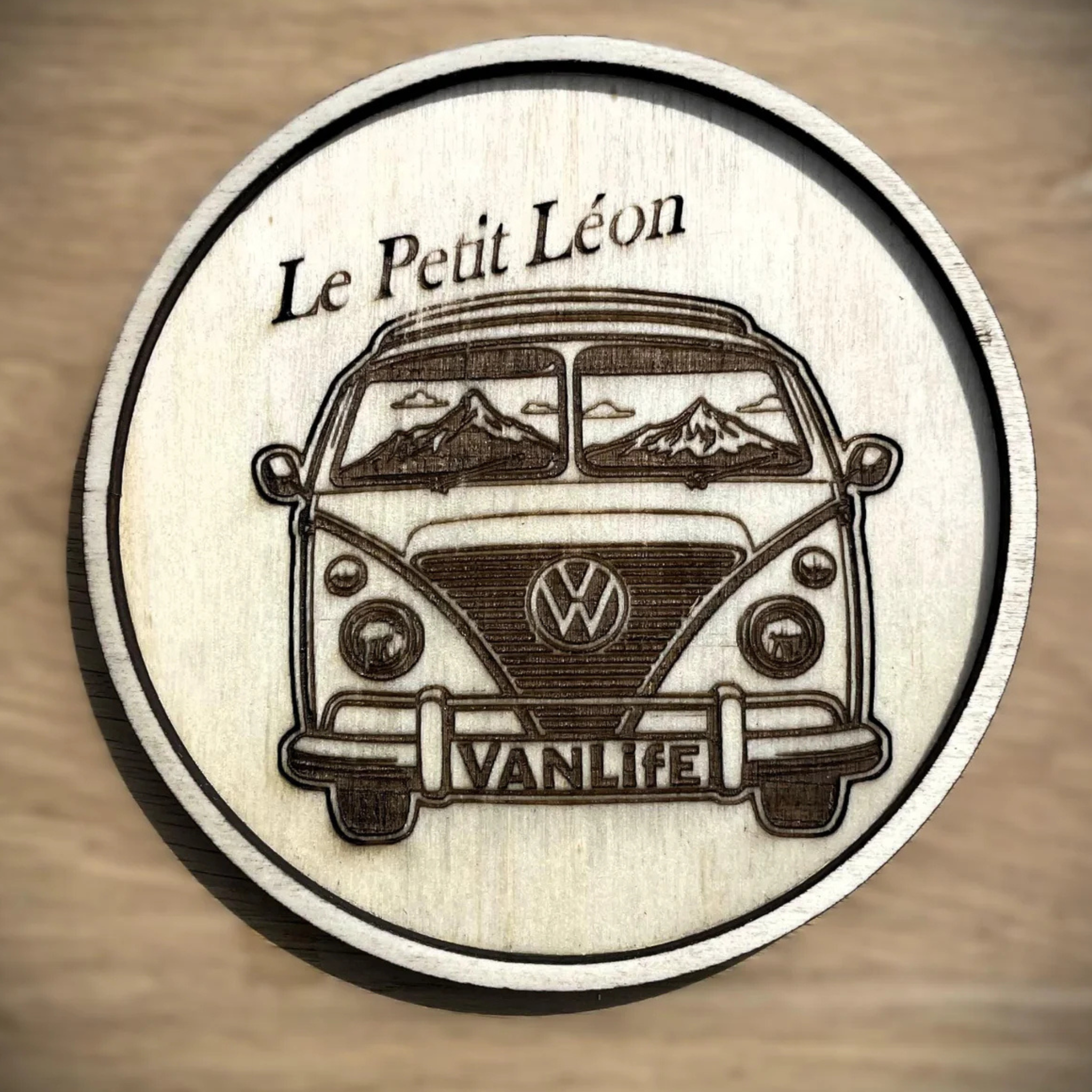 Pancarte rectangulaire en bois gravé avec illustration van aménagé style rétro, décoration murale à coller ou suspendre