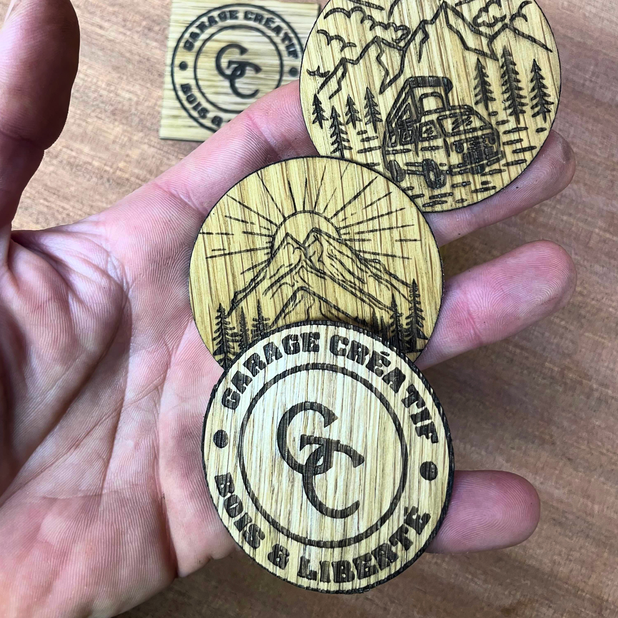 Autocollant artisanale en bois 