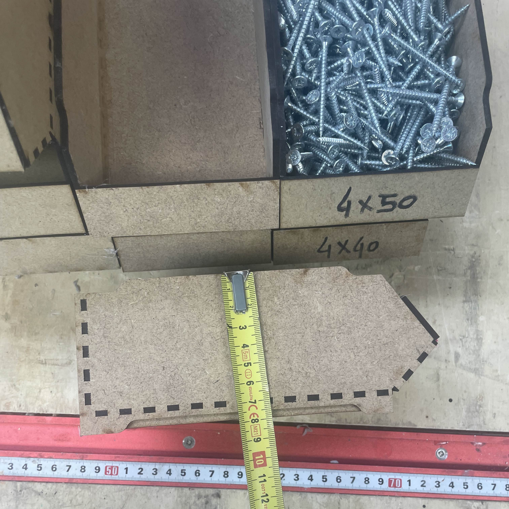 Organisateur d'atelier empilable en MDF, 5 bacs à bec pour vis et petites pièces

