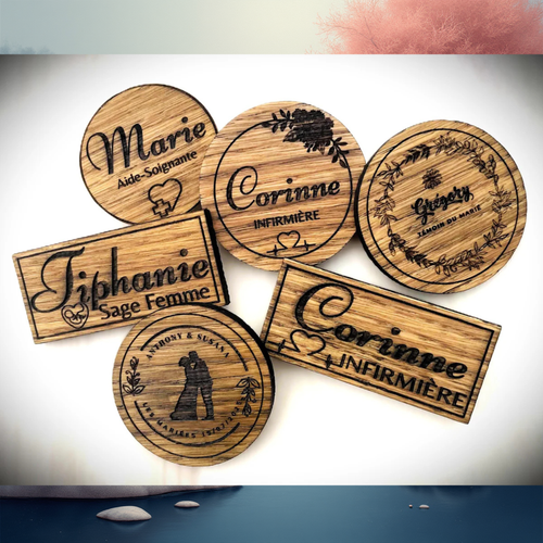 Badge fabriqué en bois durable et respectueux de l'environnement.