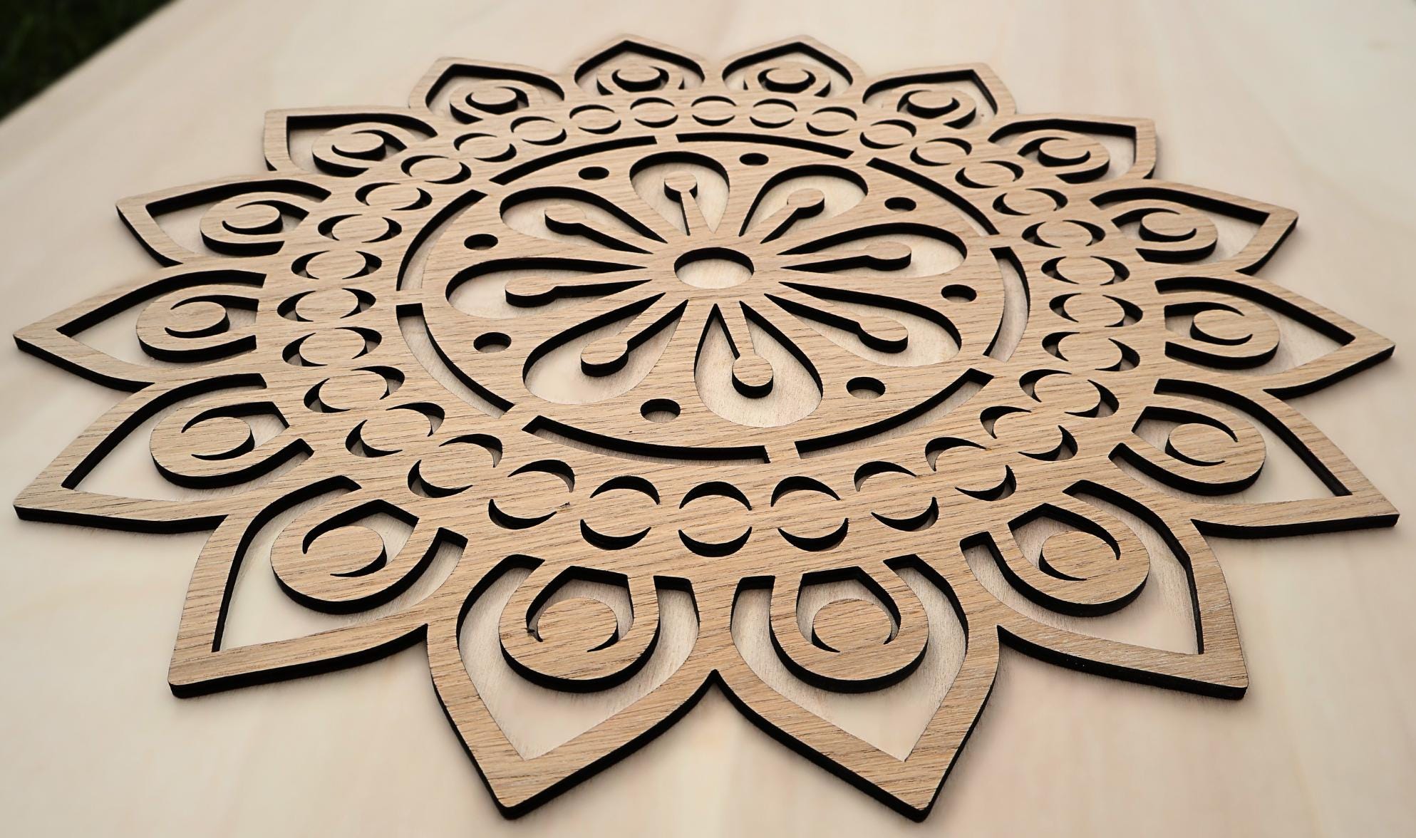 Mandala en bois personnalisable unique en chêne, panneau mural en bois pour chambre à coucher