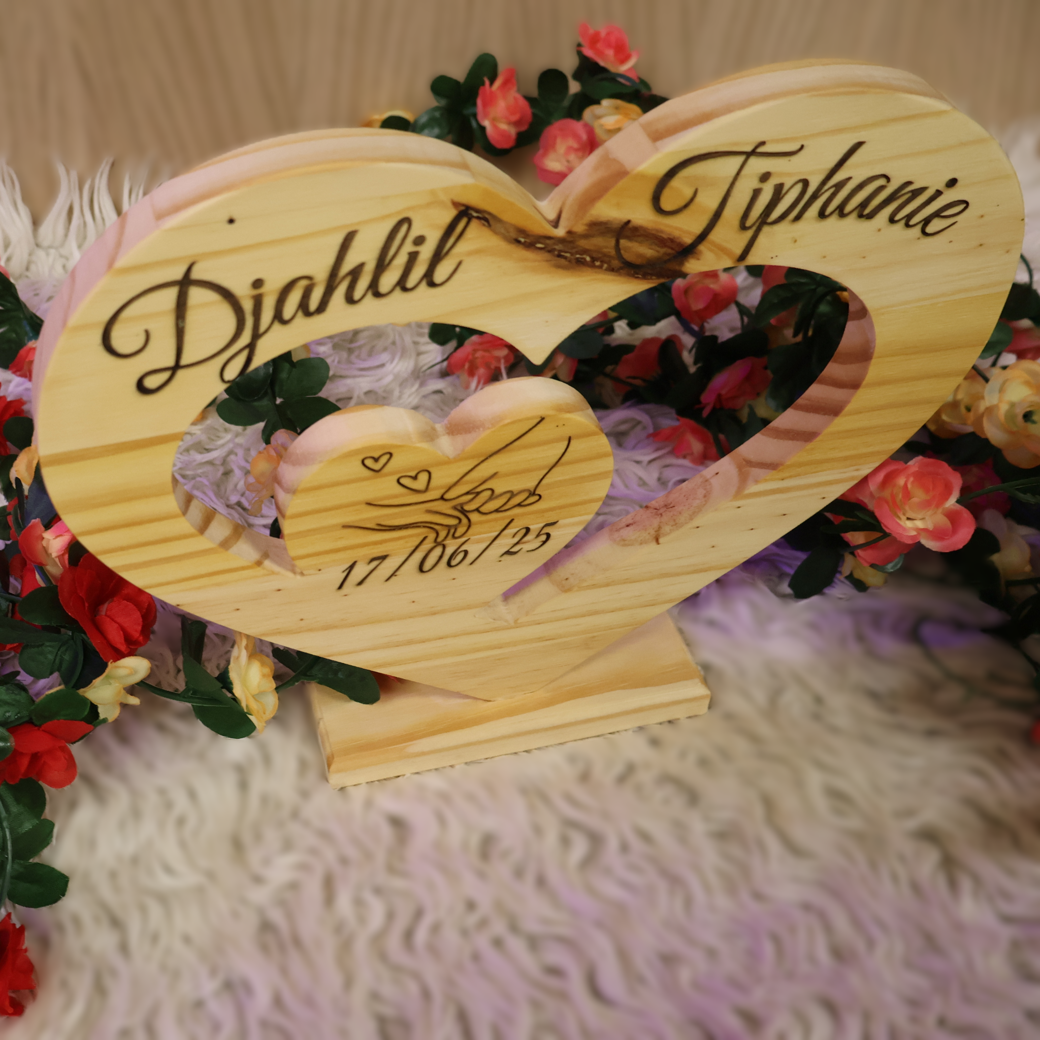 Cœur en bois artisanal 41cm gravure personnalisée mariage
