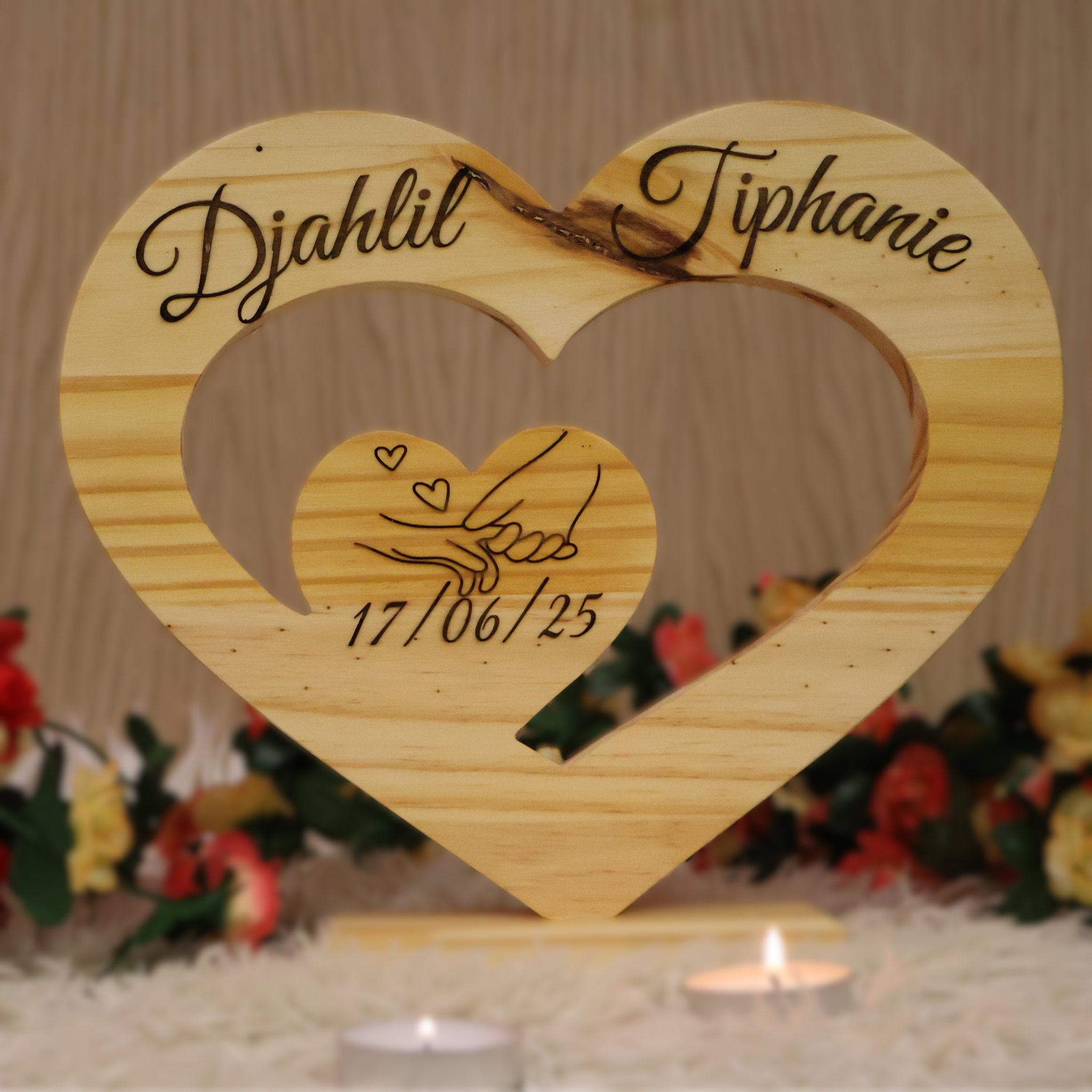 Cœur en bois personnalisé 41cm avec prénoms et date gravés
