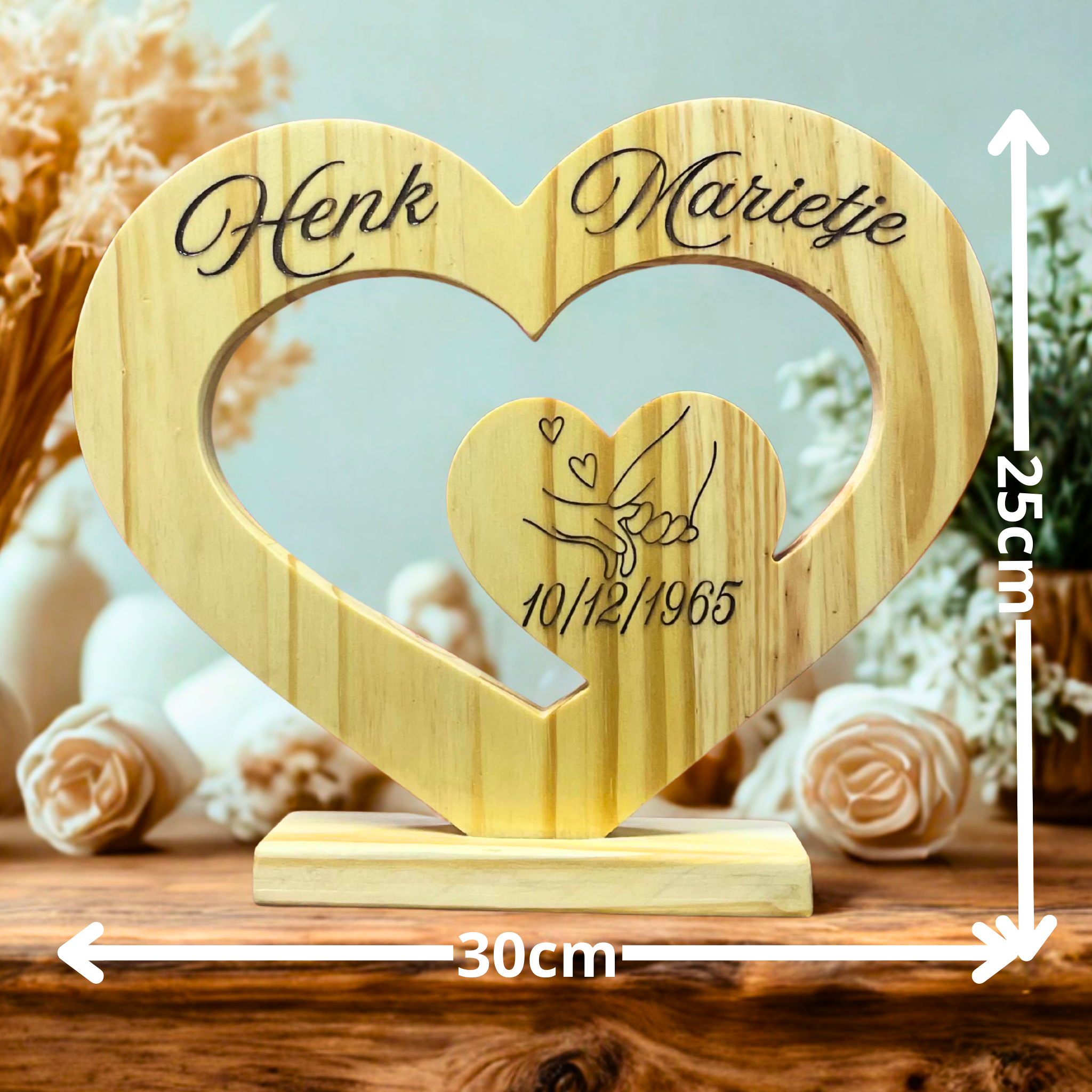 Cœur en bois personnalisé vue rapprochée de la finition artisanale
