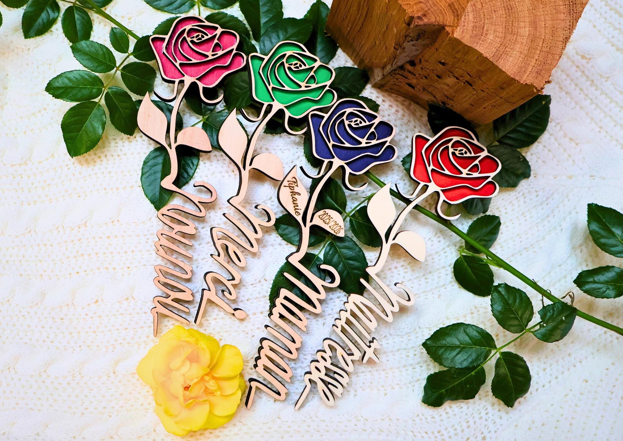 Rose en bois personnalisée avec prénom, Cadeau unique pour Maman, Maîtresse, Nounou...