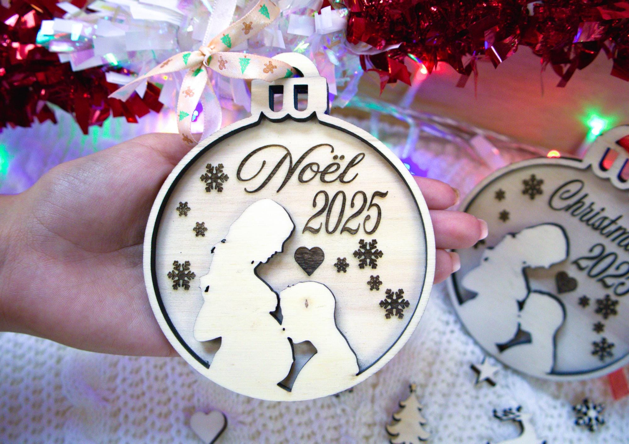 Boule de Noël personnalisée femme enceinte, Ornement bois, Décoration sapin Noël.