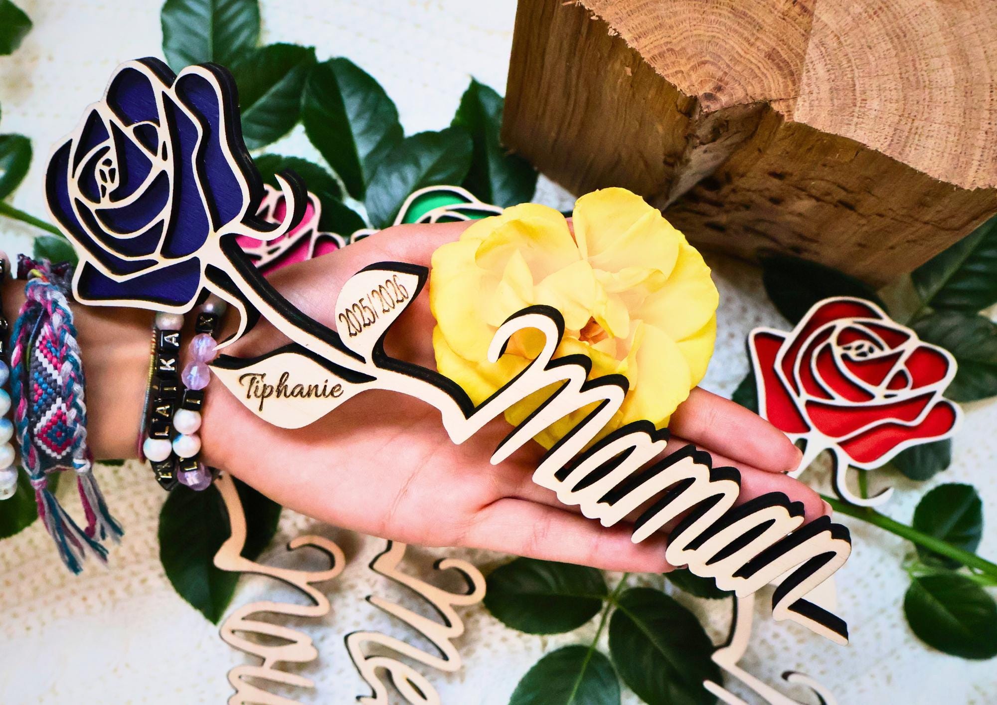 Rose en bois personnalisée avec prénom, Cadeau unique pour Maman, Maîtresse, Nounou...