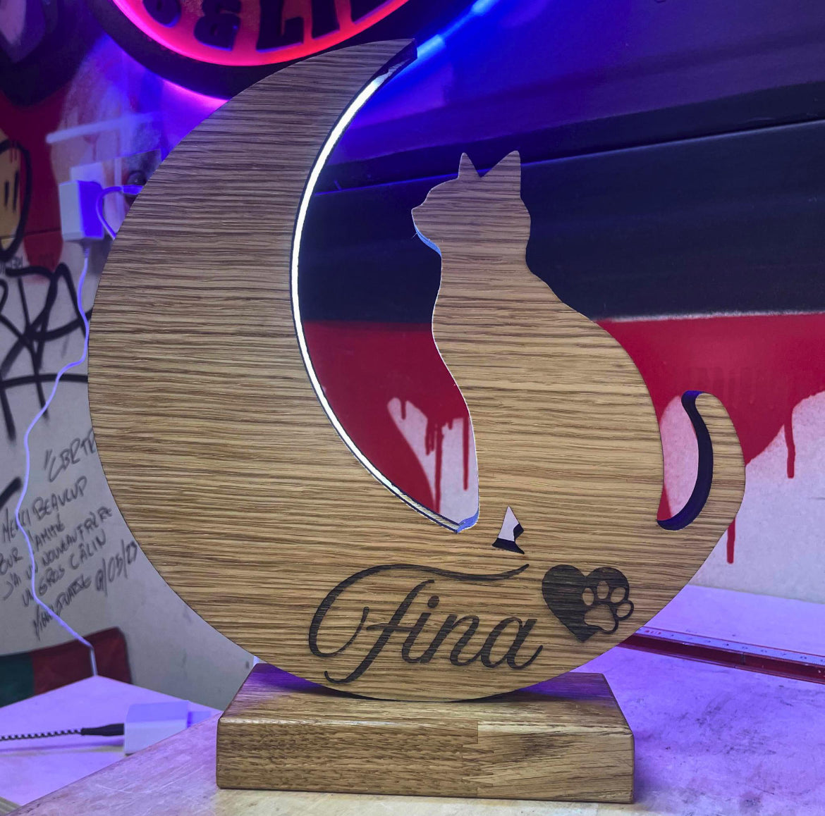 Lampe chat en bois personnalisable. 