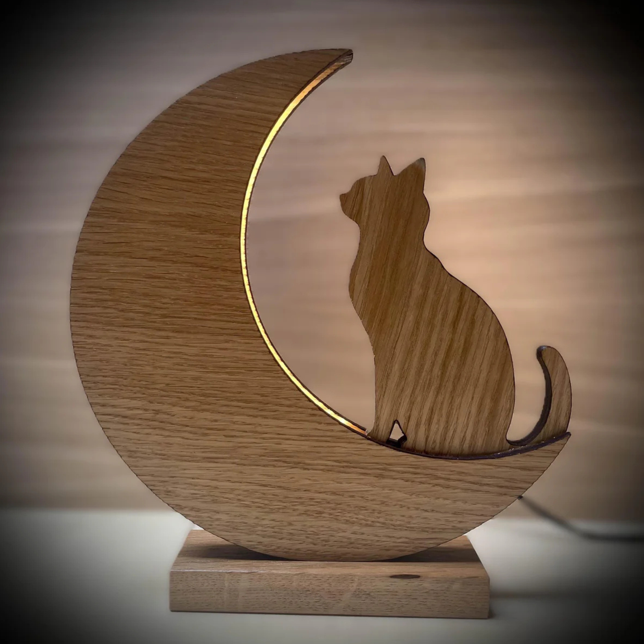 Lampe chat en bois personnalisable. 