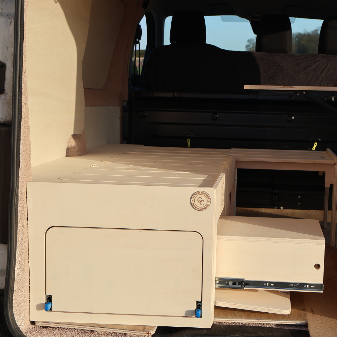 Lit peigne en bois pour van aménagé avec système modulaire
