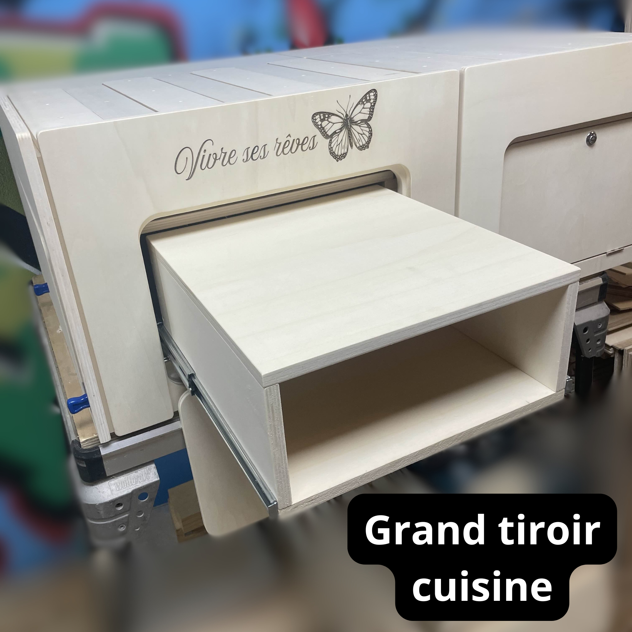 Détail finition bois lit peigne van artisanal
