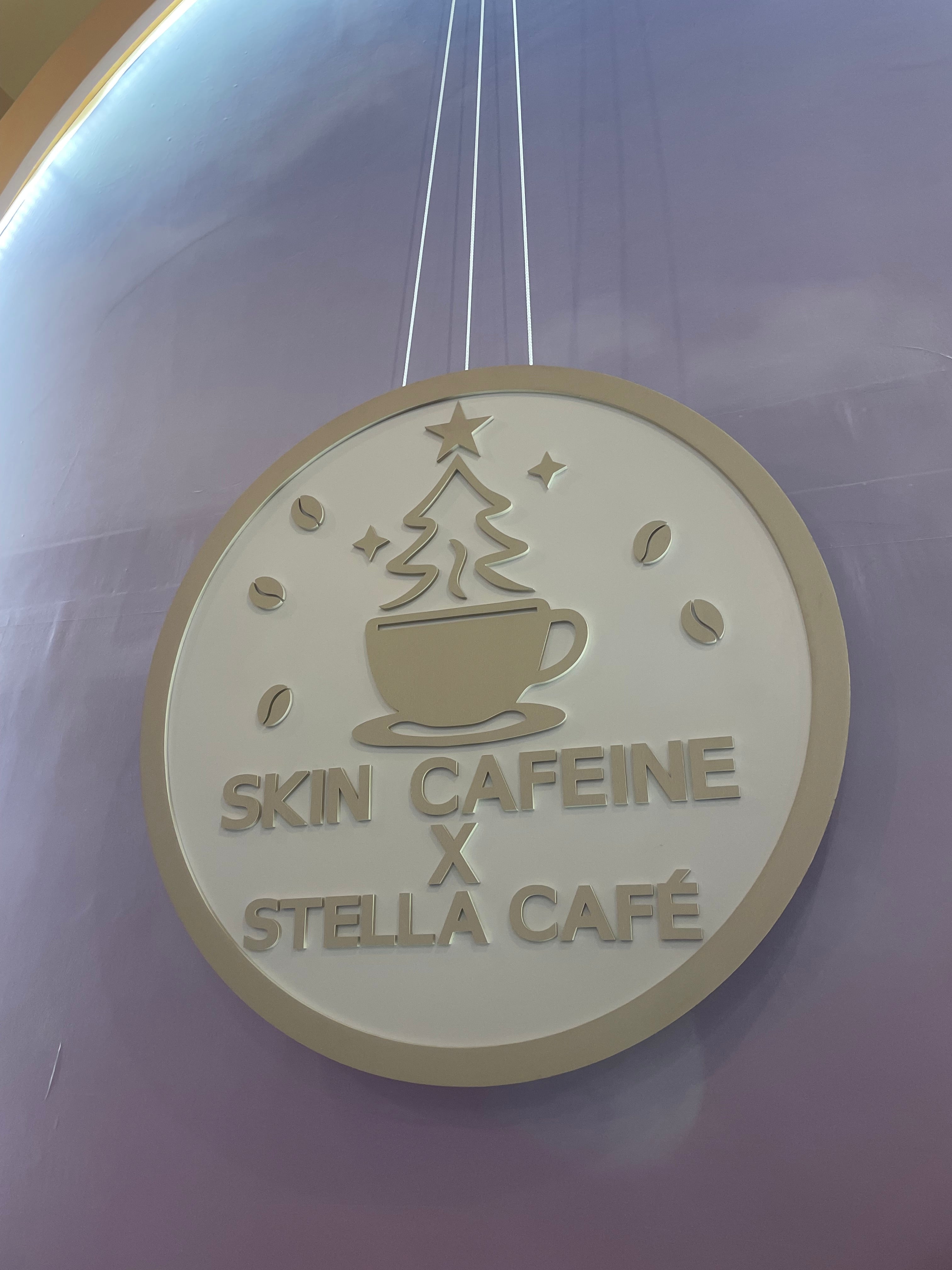Logo en bois personnalisé peint à la main avec couleurs vives, enseigne murale artisanale pour boutique