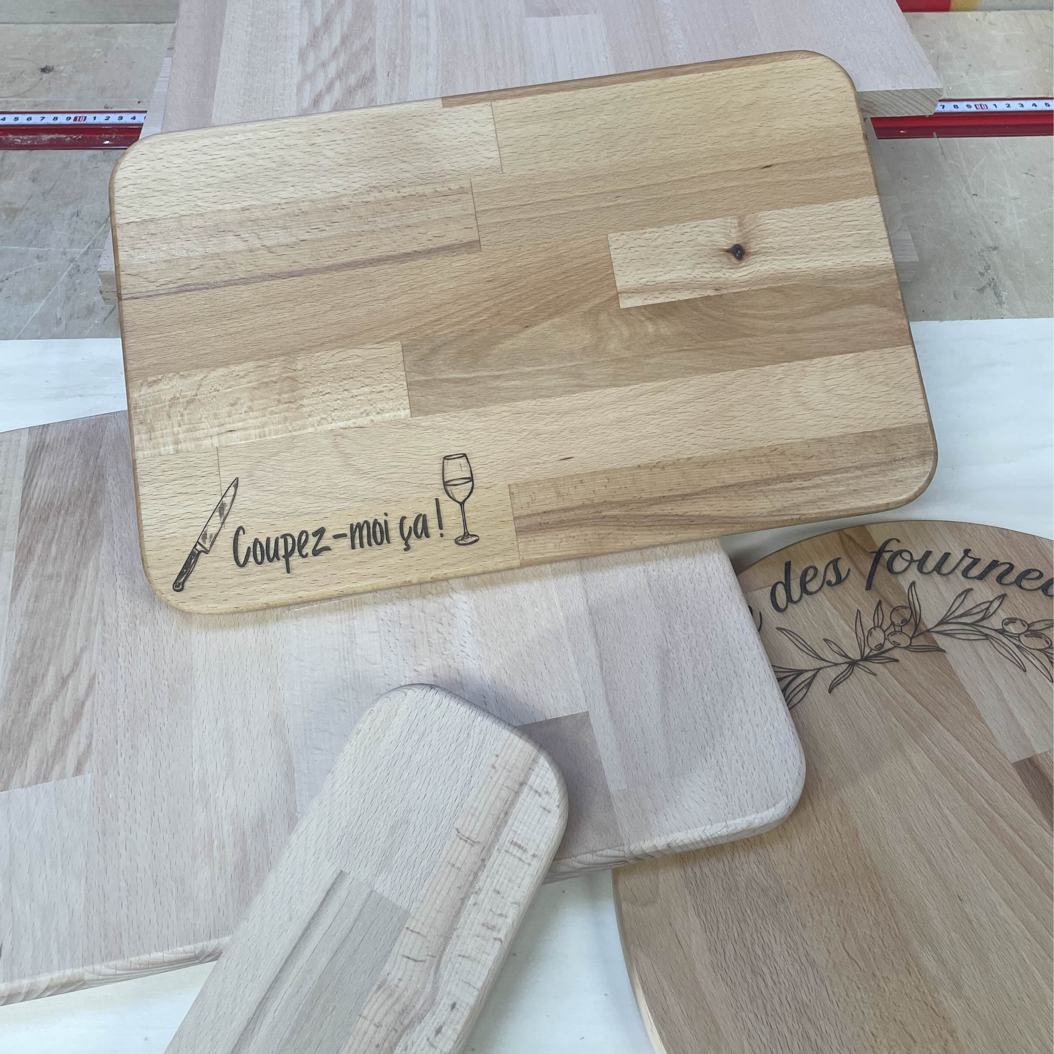 Planche à découper artisanale en hêtre avec finition huile alimentaire naturelle
