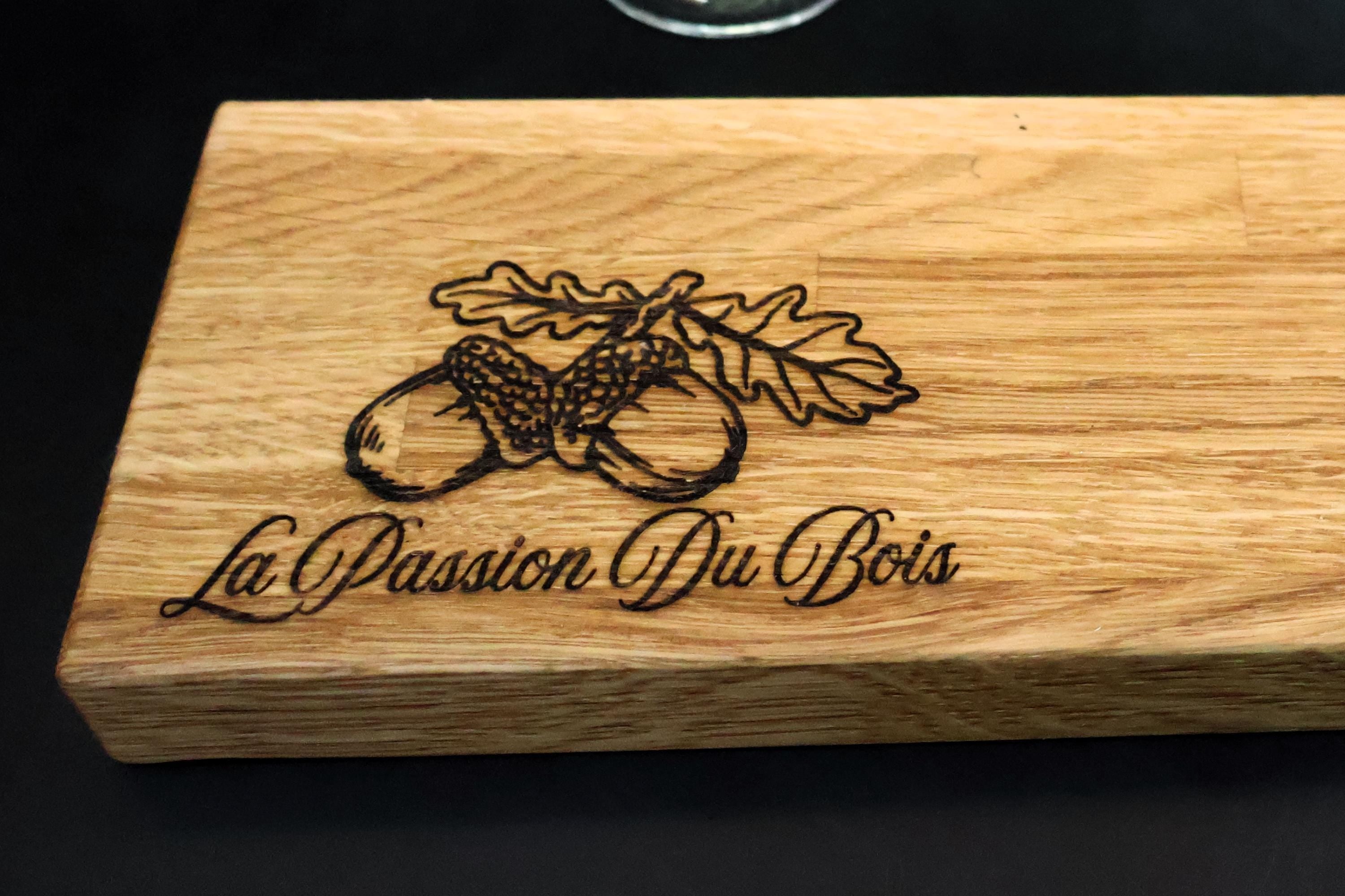 Solid oak cutting board with engraving – Handmade wooden chopping board for kitchen & gift
