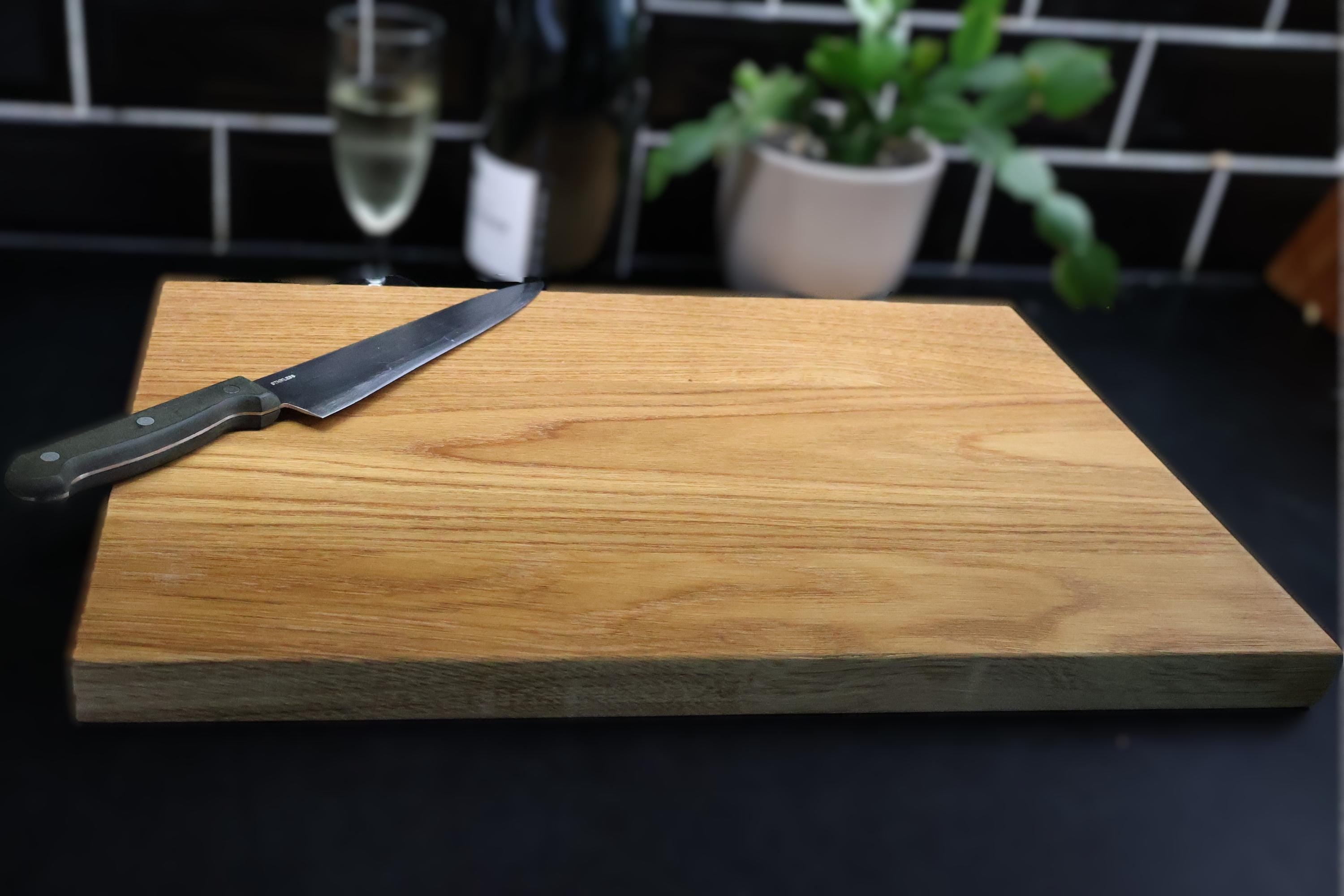 Solid oak cutting board with engraving – Handmade wooden chopping board for kitchen & gift