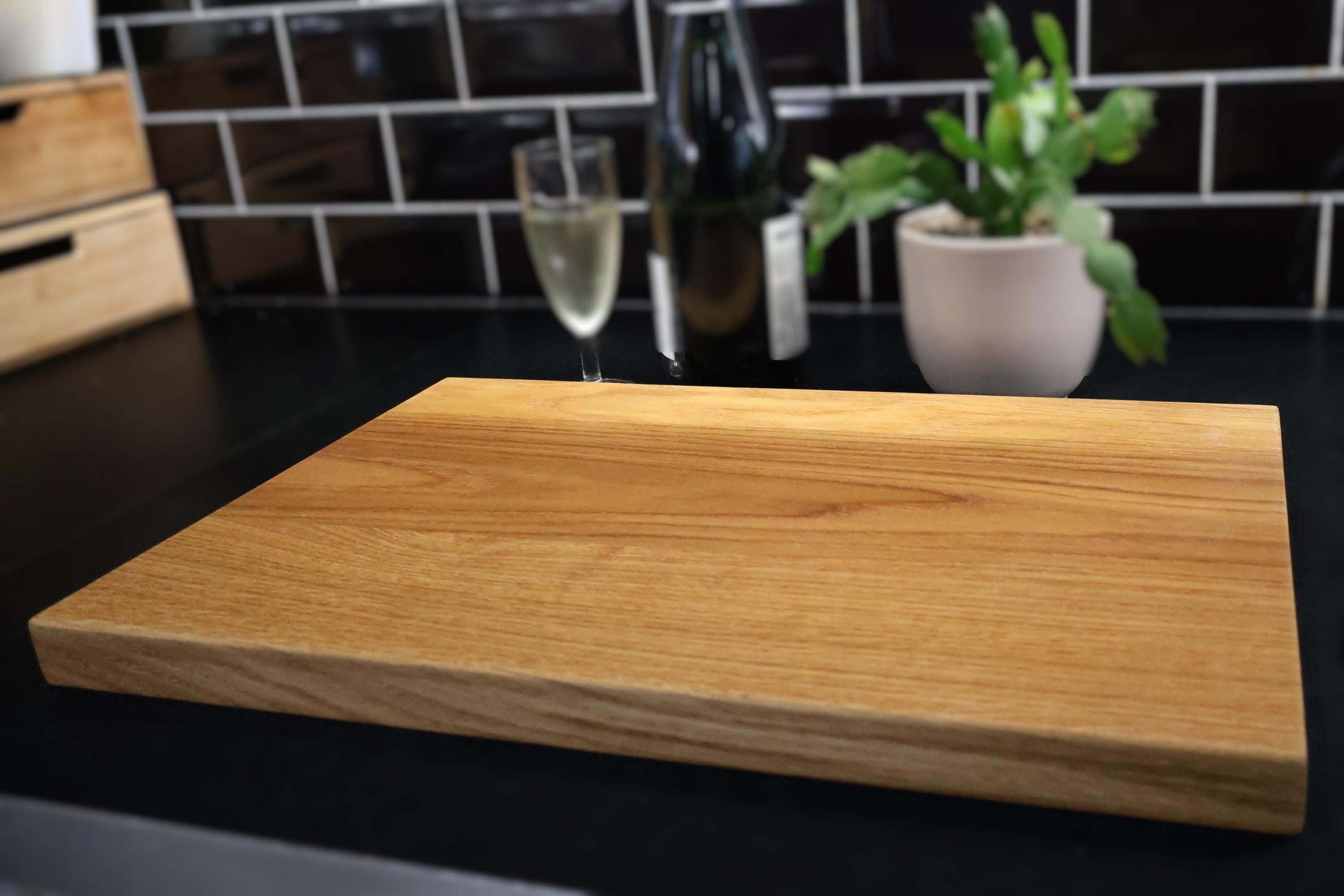 Solid oak cutting board with engraving – Handmade wooden chopping board for kitchen & gift