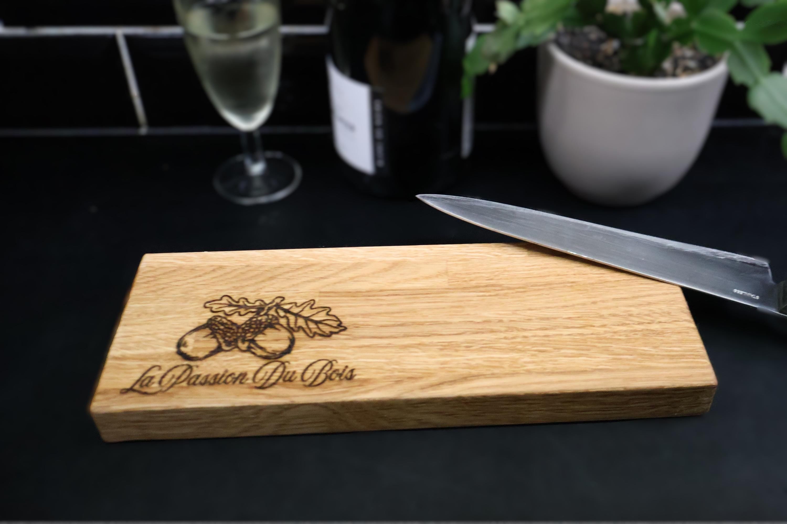 Solid oak cutting board with engraving – Handmade wooden chopping board for kitchen & gift