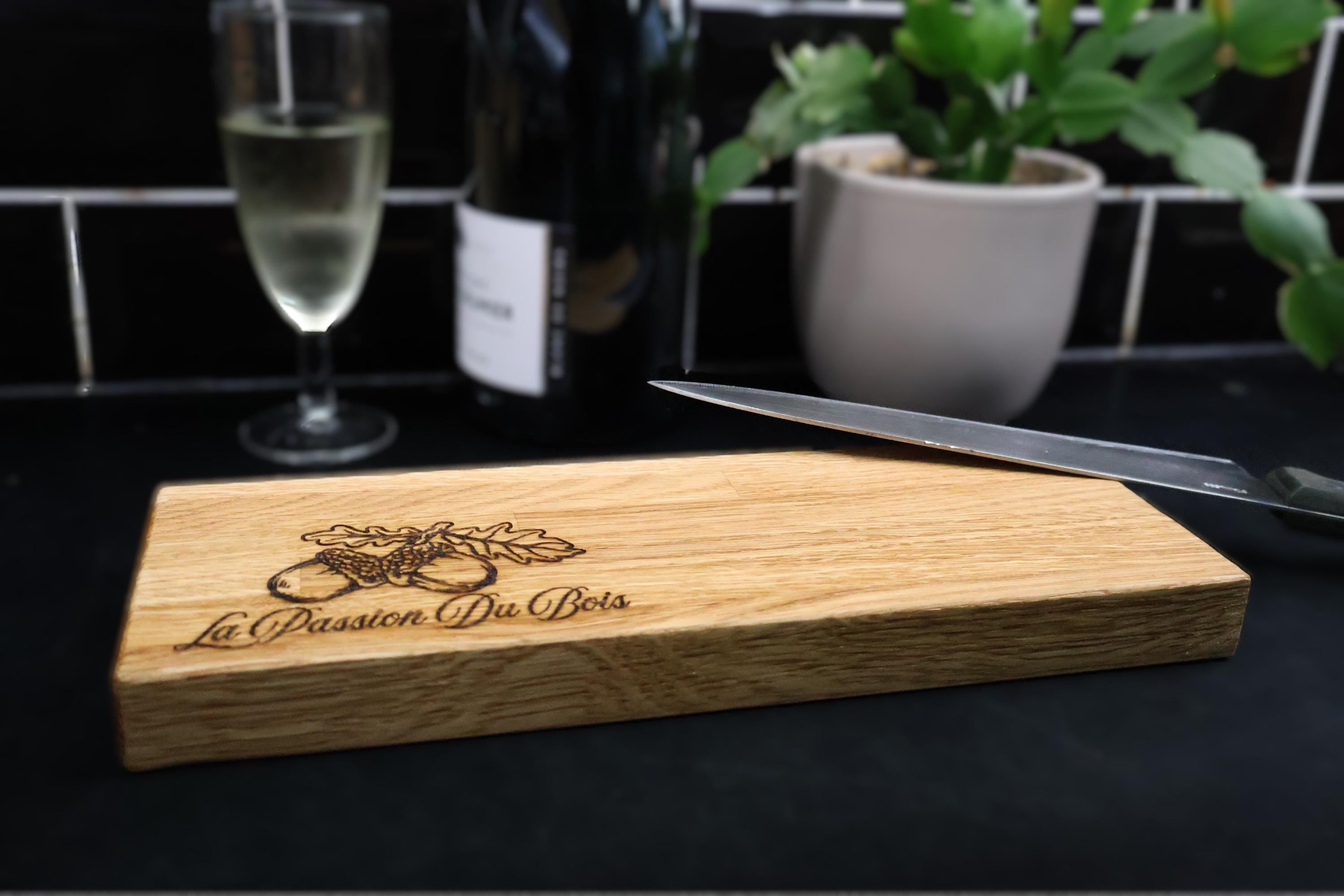 Solid oak cutting board with engraving – Handmade wooden chopping board for kitchen & gift