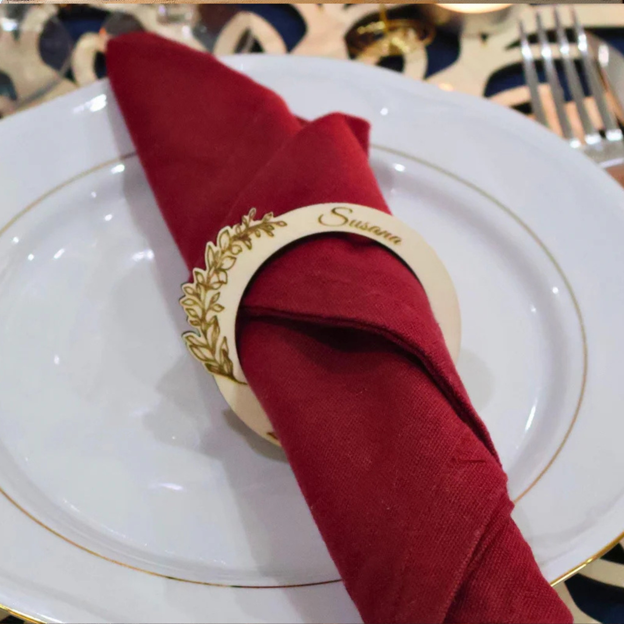Rond de serviette de table en bois personnalisé pour évènement