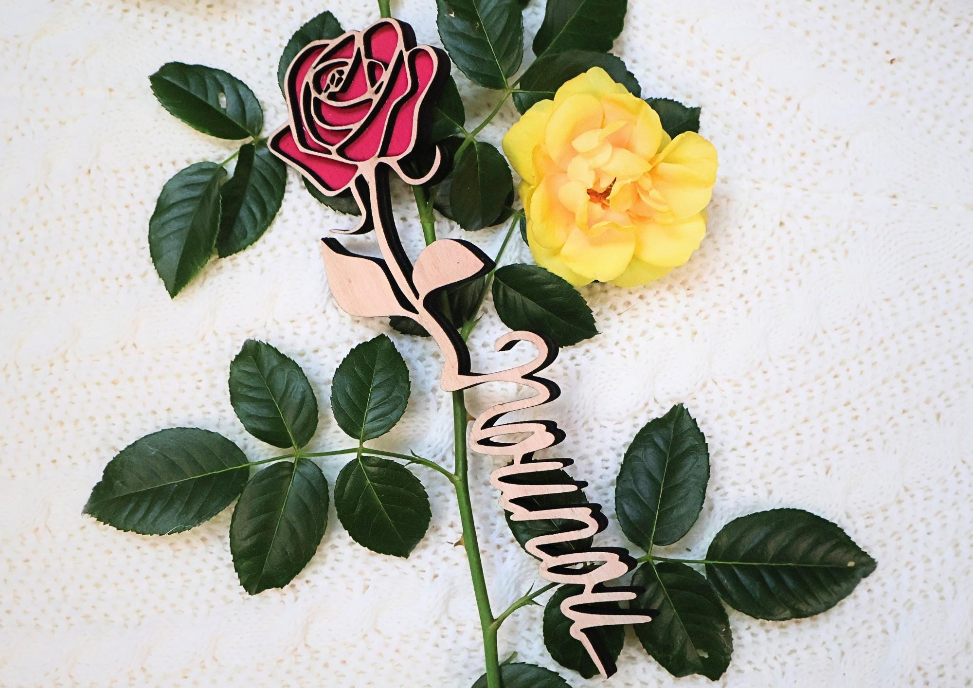 Idée cadeaux en bois personnalisé rose en bois fait a la main artisanat français